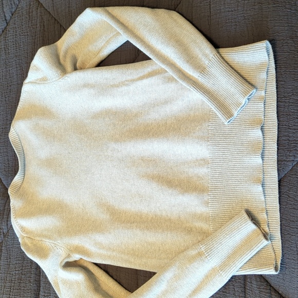 Gao Women's Sweater with Heart Design - Picture 3 of 4